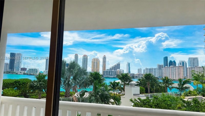 Condo for sale at 3000 Williams Island 502