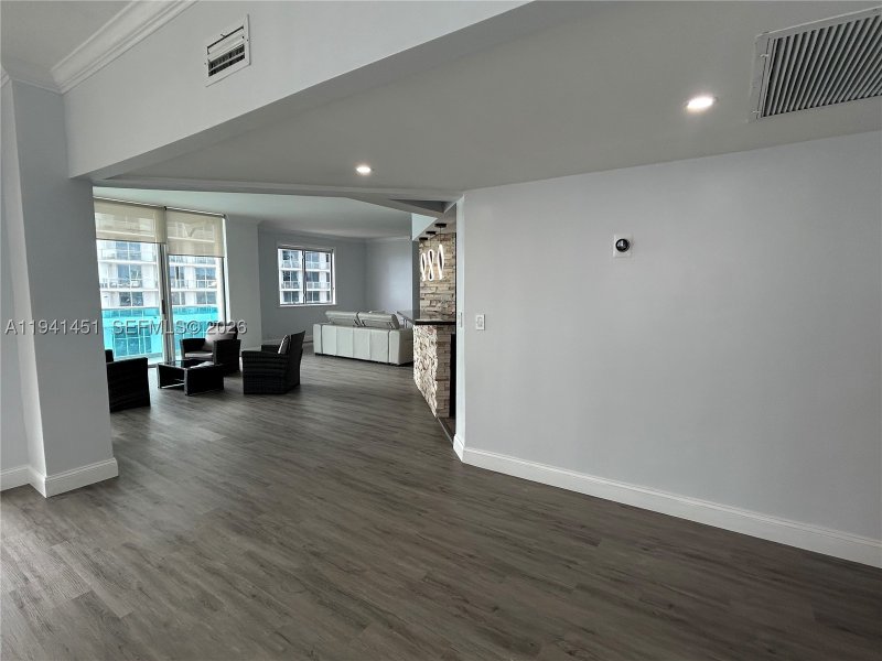 Apartment for rent at Sian Ocean Residences PH11