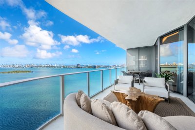 Alquiler de apartamento en Aria Reserve Miami 1601