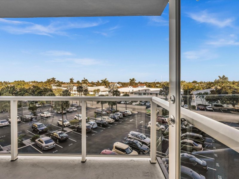 Condo for sale at Coral Ridge Towers East 403