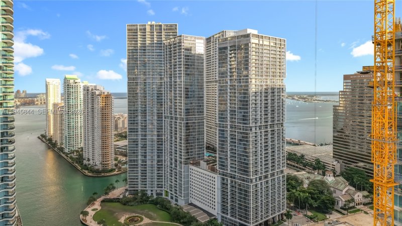 Condo for sale at Icon Brickell Tower I 4215