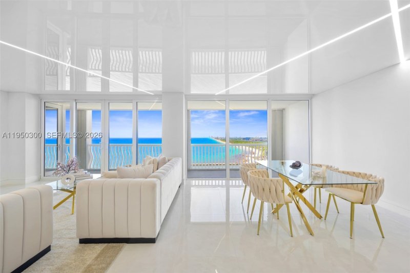 Condo for sale at Point of Americas 2204