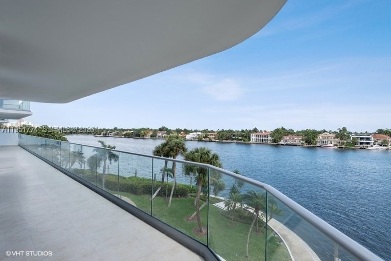 Comprar apartamento no Turnberry Isle 4H