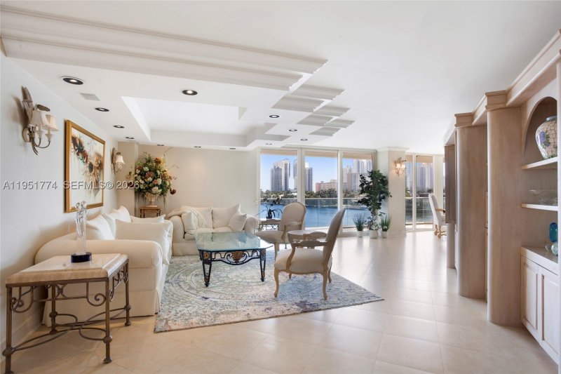 Comprar apartamento no Turnberry Isle 4H