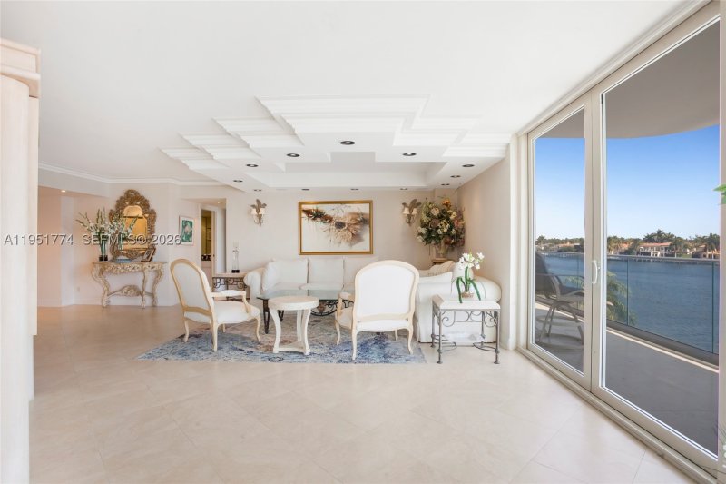 Comprar apartamento no Turnberry Isle 4H