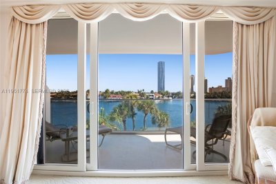 Comprar apartamento no Turnberry Isle 4H