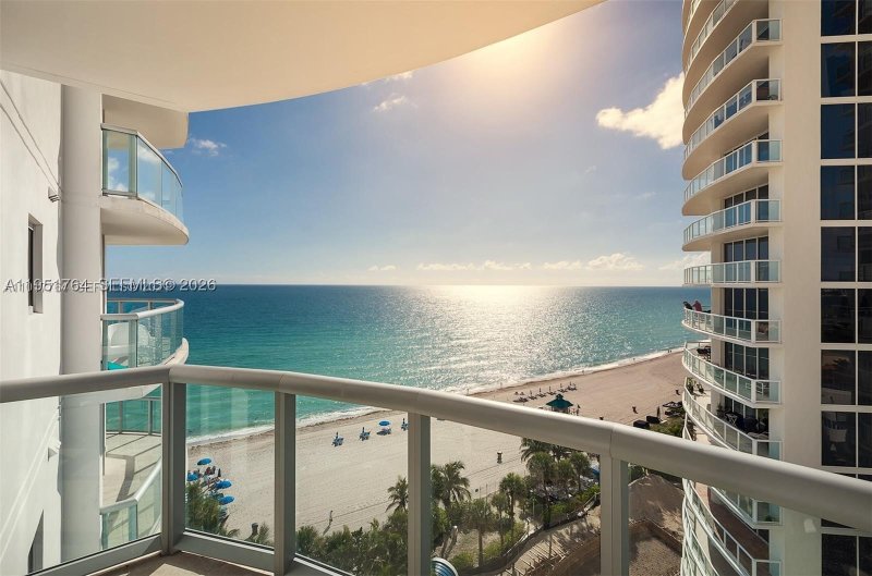 Comprar apartamento en M Resort Residences 1110