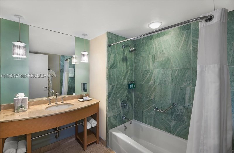 Comprar apartamento en M Resort Residences 1110