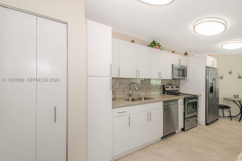 Condo for sale at Burleigh House 722