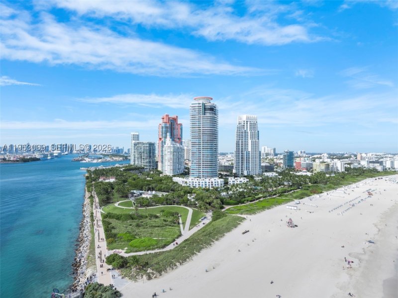 Condo for sale at Continuum I South 510