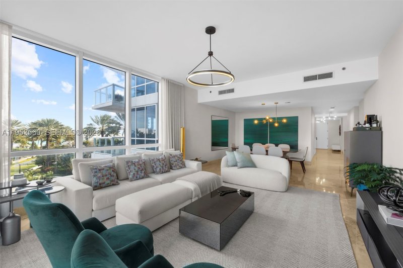 Condo for sale at Continuum I South 510