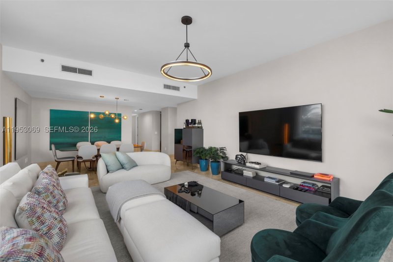 Condo for sale at Continuum I South 510