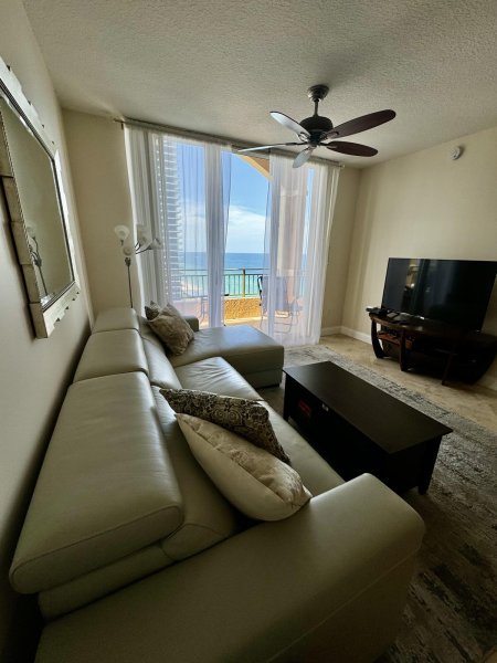 Apartment for rent at 2080 Ocean Drive Ph8