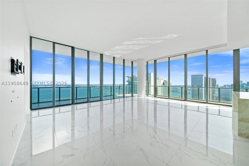 Condo for sale at Gran Paraiso PH5101