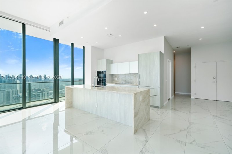 Condo for sale at Gran Paraiso PH5101