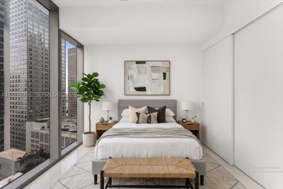 Comprar apartamento no Aston Martin Residences 2009