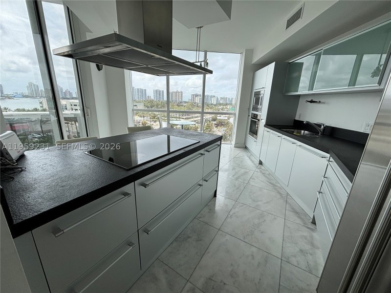 Condo for sale at Trump Royale 801