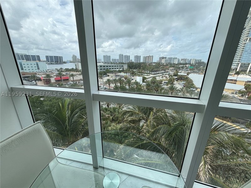 Condo for sale at Trump Royale 801
