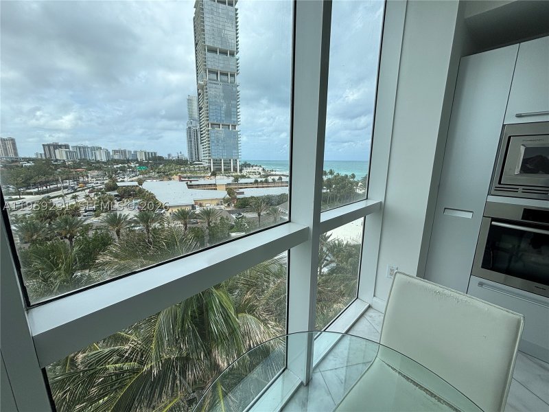 Condo for sale at Trump Royale 801