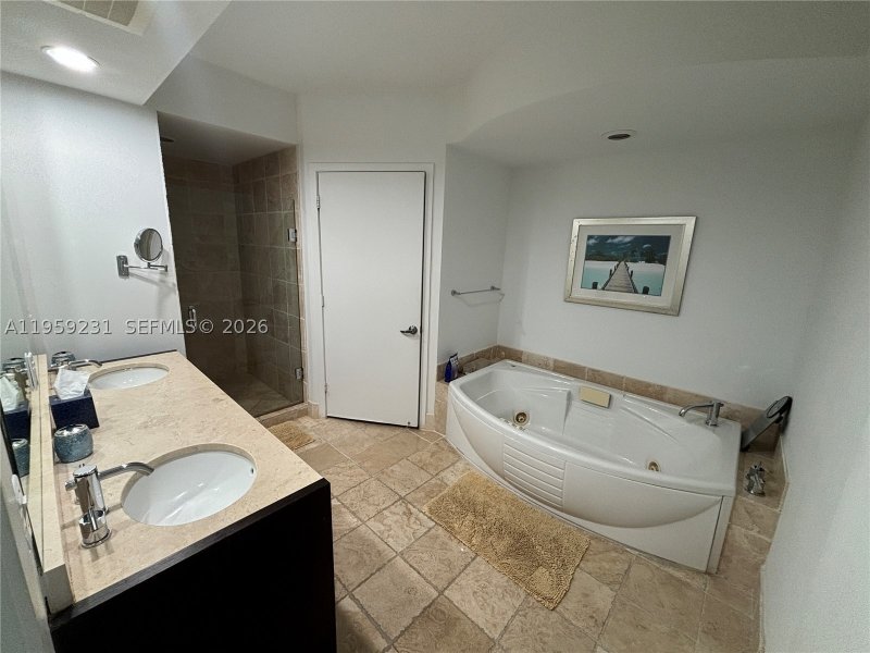 Condo for sale at Trump Royale 801