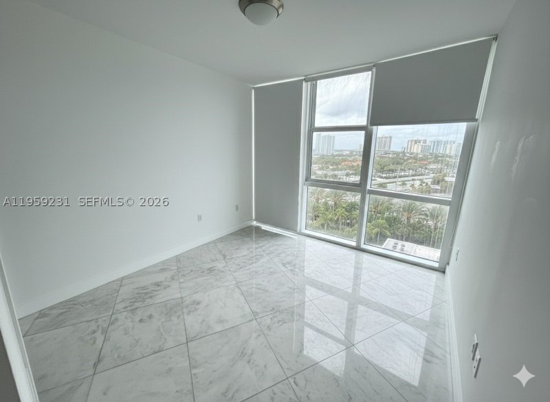 Condo for sale at Trump Royale 801