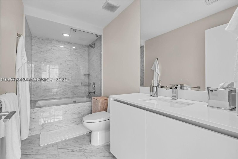 Apartment for rent at Paraiso Bay Miami BH6