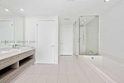 Comprar apartamento no Paraiso Bay Miami 2205