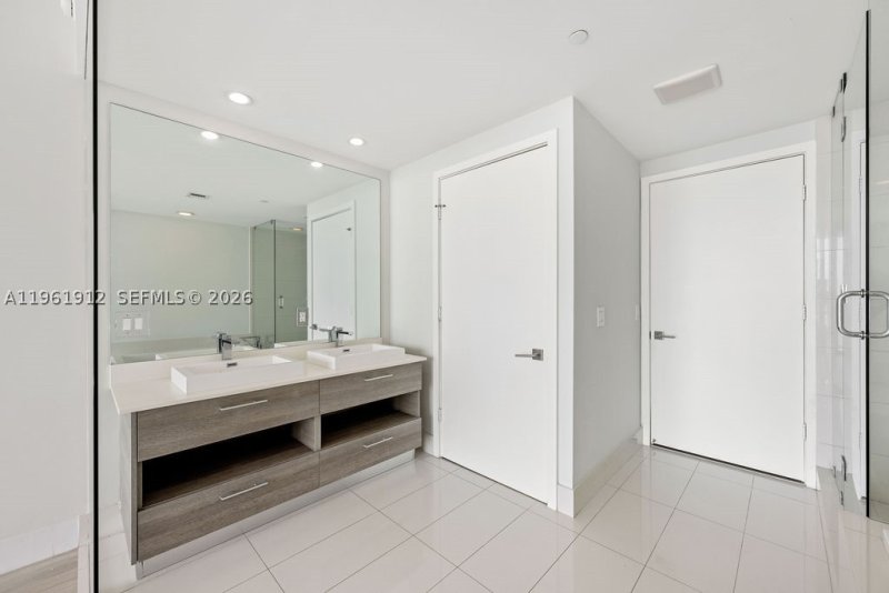 Condo for sale at Paraiso Bay Miami 2205