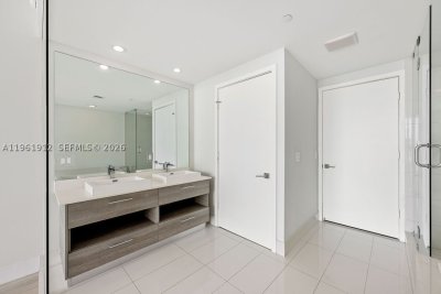 Comprar apartamento no Paraiso Bay Miami 2205