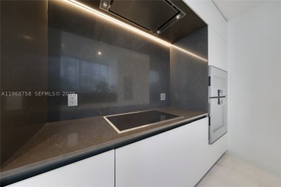 Comprar apartamento no Aston Martin Residences 1105C