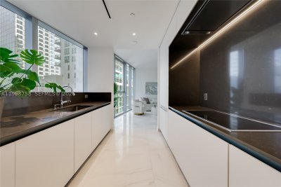 Comprar apartamento no Aston Martin Residences 1105C