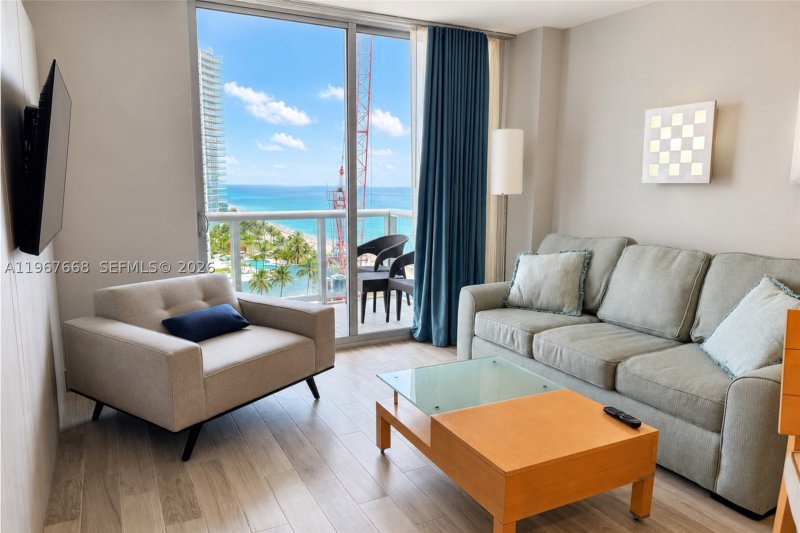 Condo for sale at M Resort Residences 1404