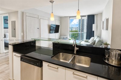 Comprar apartamento en M Resort Residences 1404