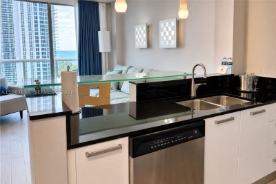 Comprar apartamento en M Resort Residences 1404