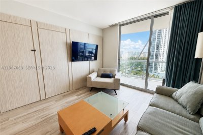 Comprar apartamento en M Resort Residences 1404