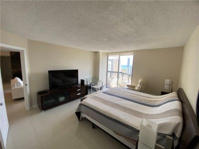 Aluguel de apartamento no Mystic Pointe 400 2607