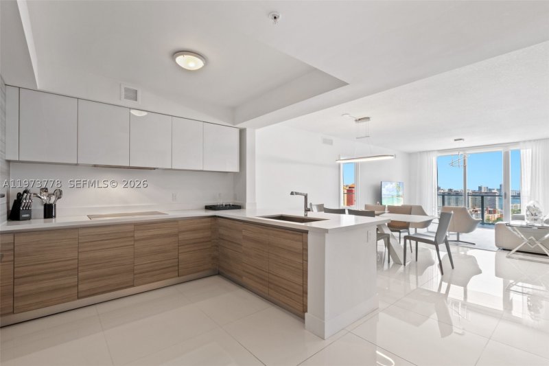 Condo for sale at Arlen House 4-1705