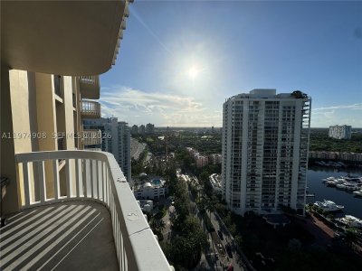 Comprar apartamento no Turnberry Towers 23C