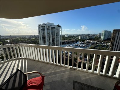 Comprar apartamento no Turnberry Towers 23C