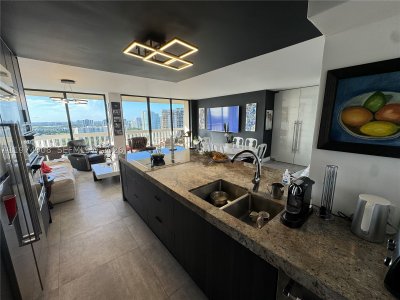 Comprar apartamento no Turnberry Towers 23C