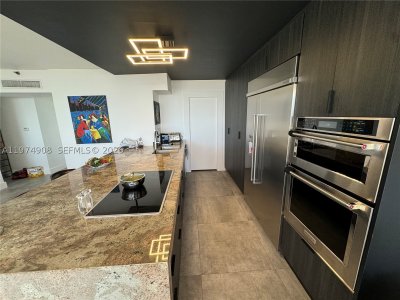 Comprar apartamento no Turnberry Towers 23C