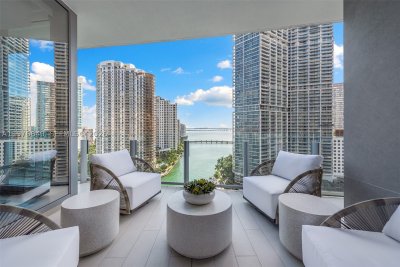 Comprar apartamento no Aston Martin Residences 1605
