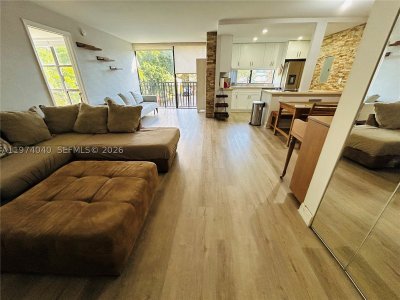 Aluguel de apartamento no Plaza of the Americas 219