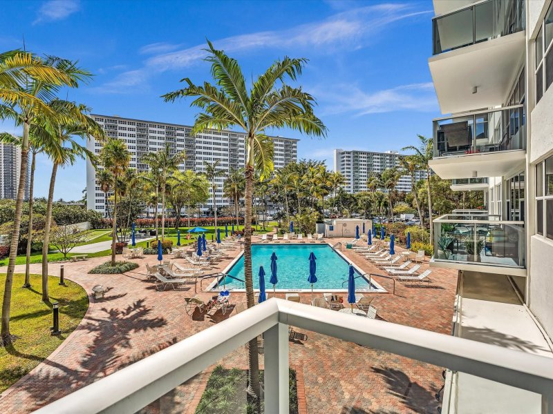 Condo for sale at Coral Ridge Towers East 220