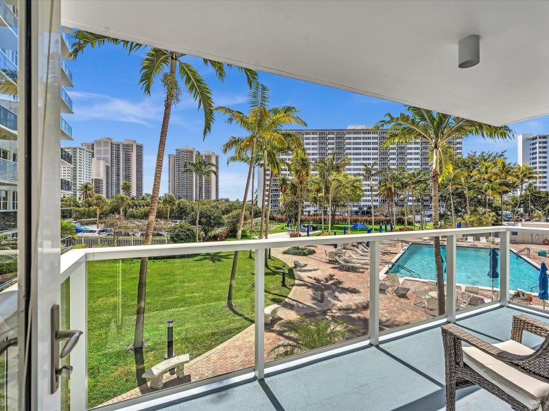 Condo for sale at Coral Ridge Towers East 220