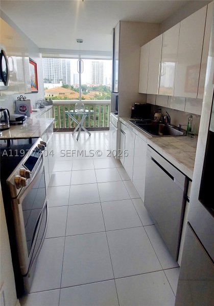 Apartment for rent at 1000 Williams Island 508