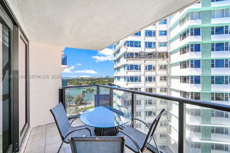 Condo for sale at The Alexander 1214