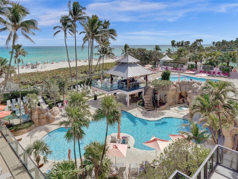 Condo for sale at The Alexander 1214