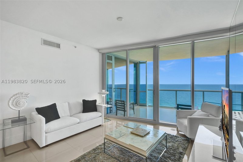 Condo for sale at Jade Ocean 2003