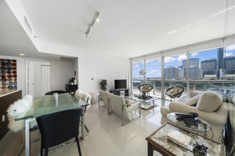 Comprar apartamento no Icon Brickell Tower II 811
